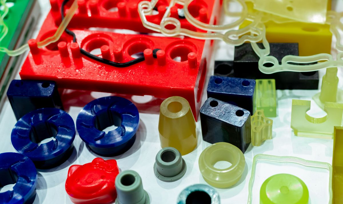 8 Common Plastics Used in Automotive Batteries