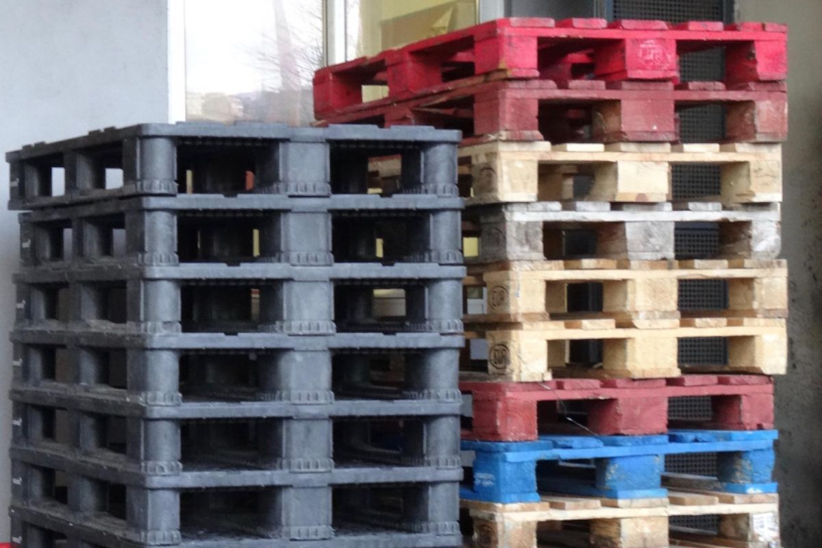 The Benefits of Injection Molded Plastic Pallets in Bulk Shipping